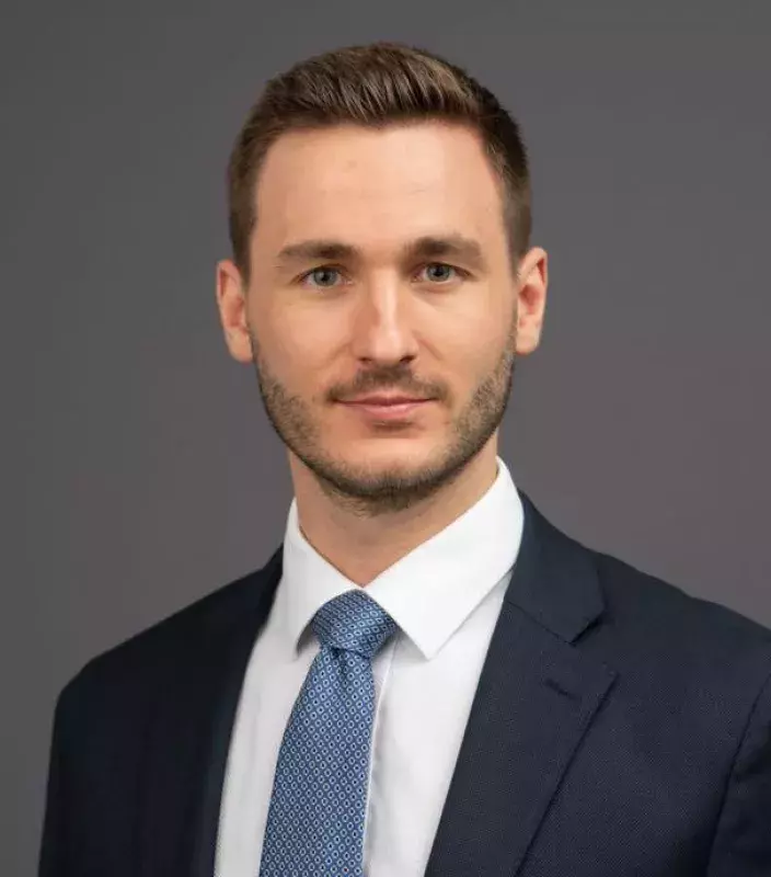 Harry Donoghue, Financial Adviser